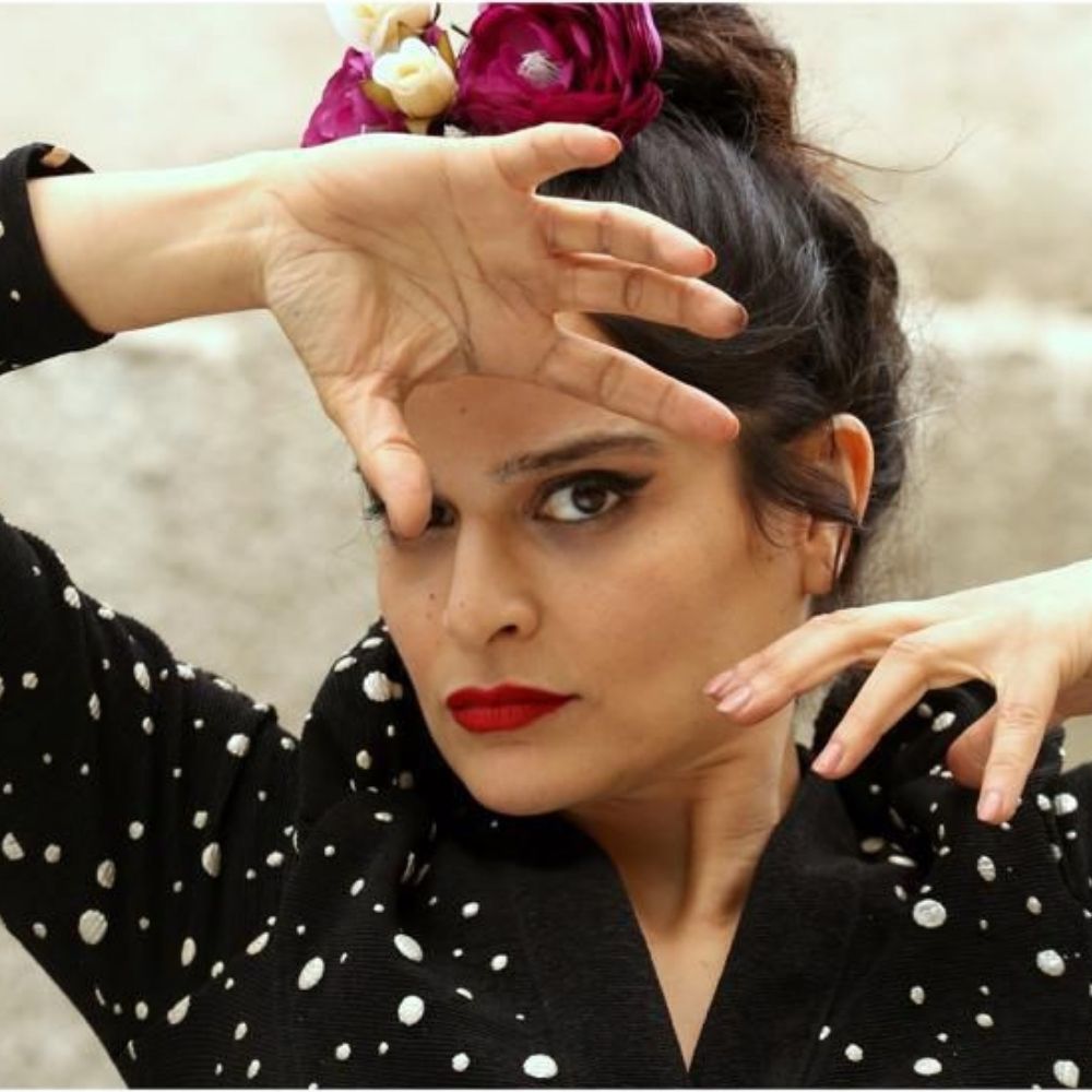 Professeure Adi Movdat